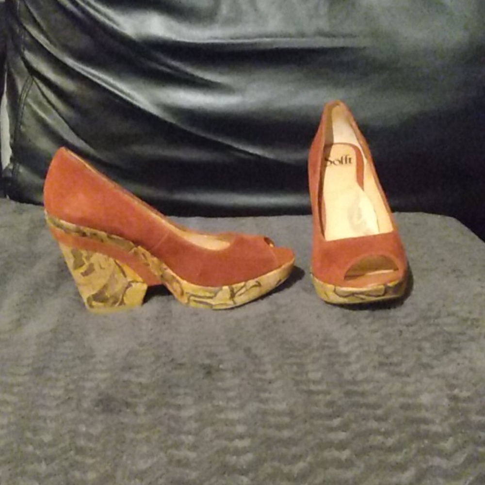 Burgundy wedge shoes by soft